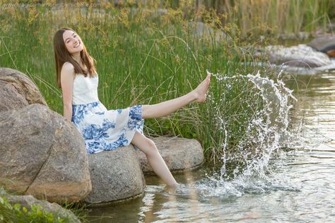 Frd Poses, Lake Side Photoshoot, Lake Senior Pictures, Pregnancy Pics, River Side, Maternity Photography Poses Pregnancy Pics, Best Places To Shop, Lake Side, Senior Photo Poses