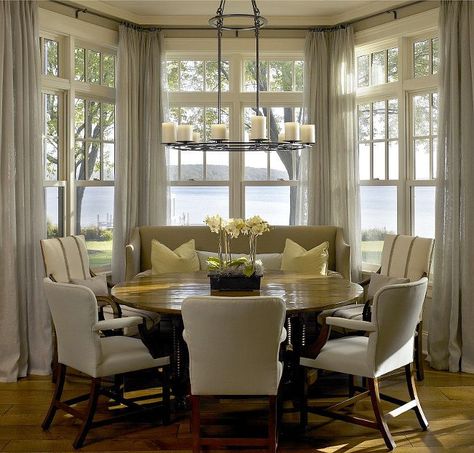 Gorgeous round dining table in front of a bay window with an amazing water view! Wonderful design by Hickman and Associates - round dining tables - monochromatic color scheme - casual dining room Bay Window Dining, Dining Room Bay Window, Bay Window Decorating Ideas, Kitchen Bay Window, Breakfast Nook Table, Nook Table, Casual Dining Rooms, Curtains Window, New Interior Design