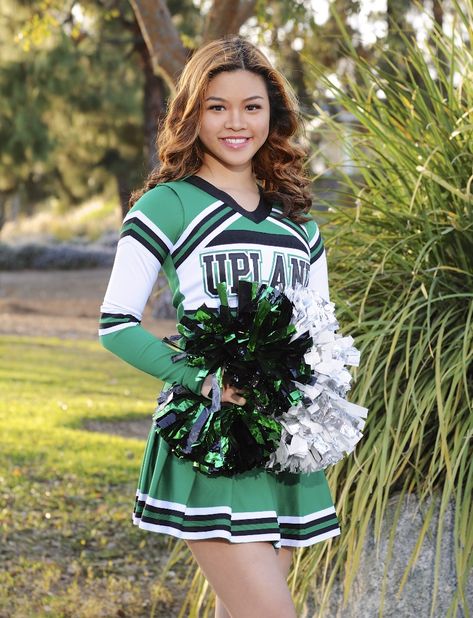 Cheer Poses For Pictures, Cheer Photoshoot Poses, Cheer Portraits, Green Cheerleader, Cheer Photoshoot, Cheerleader Pictures, Cheerleader Poses, Dance Team Photos, Cheerleading Picture Poses