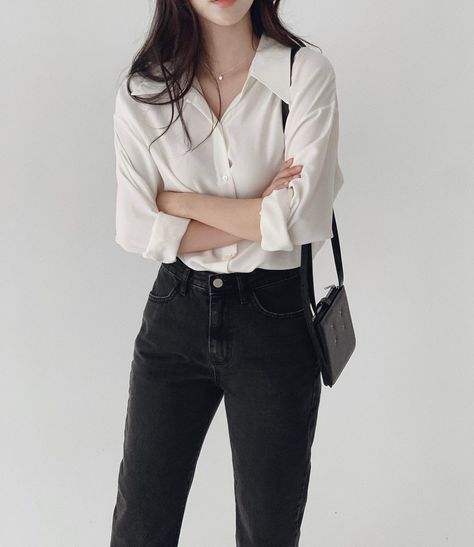 White Polo Outfit Women Long Sleeve Korean, White Longsleeves Polo Outfit, Polo Outfit Women Aesthetic, White Polo And Jeans Outfit Women, Korean Polo Outfit Women, Polo Longsleeves Outfit Women, Polo Outfit Women's Korean, Longsleeves Outfit Polo Women, White Polo Outfit Women Long Sleeve