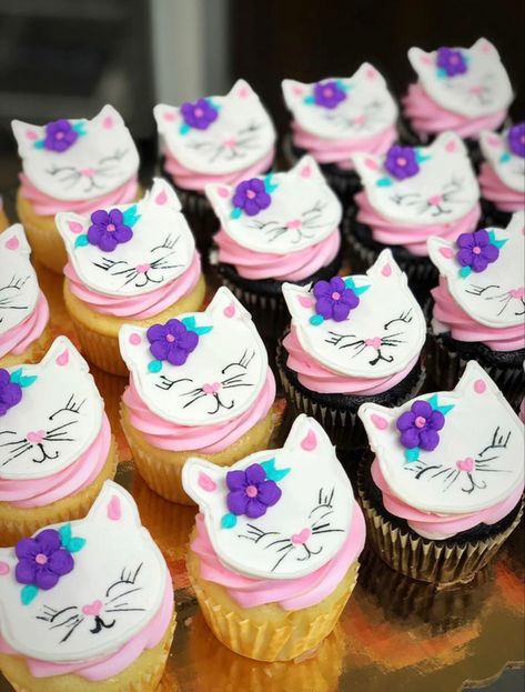 Cats Cupcakes, Kitty Cat Cupcakes Ideas, Kitty Cupcakes For Kids, Cat Cupcake Cake, Cat Themed Cupcakes, Cat Cake Pops, Kitty Cat Cupcakes, Kitten Cupcakes, Cat Cupcakes Ideas