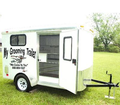 dog-grooming2 Mobile Dog Grooming Camper, Pet Grooming Trailer, Mobile Dog Grooming Trailer Ideas, Dog Grooming Trailer Ideas, Mobile Dog Grooming Trailers, Diy Dog Grooming Station, Grooming Salon Ideas, Grooming Trailer, Dog Grooming Salon Ideas