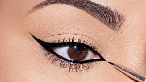 Liner Styles Apply Eyeliner, How To Do Bottom Eyeliner, Eyeliner For Dummies, How To Apply Eyeliner To Bottom Lid, How To Apply Perfect Eyeliner, How To Apply Gel Eyeliner, How To Use Liquid Eyeliner, How To Apply Liquid Eyeliner, How To Apply Eyeliner For Beginners