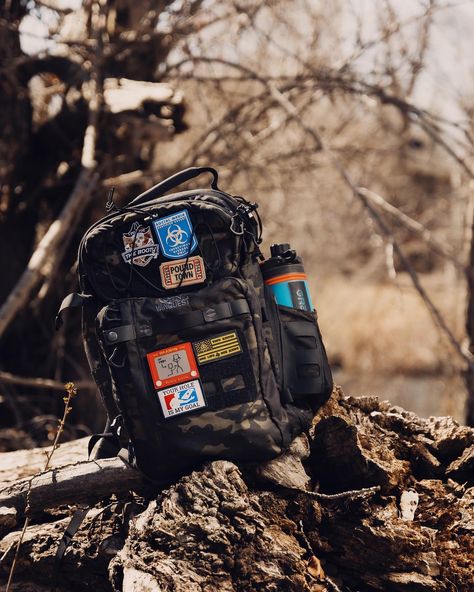 Survival Apocalypse, Cool Tactical Gear, Backpacking Backpack, Apocalypse Gear, Molle Backpack, Backpack Photography, Tactical Life, Combat Medic, Edc Tactical