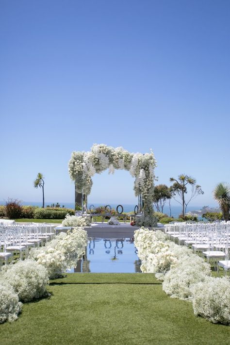 Outdoor Wedding Aisle Decorations, Wedding Aisle Arrangements, Glamorous Outdoor Wedding, Royalty Wedding Theme, Mirrored Aisle, Outdoor Wedding Aisle Ideas, Wedding Aisle Decorations Outdoor, Aisle Flowers Wedding, Wedding Seaside