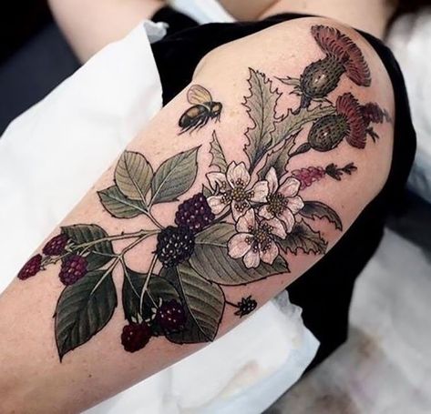 25 Best Bee Tattoo Ideas for Women - Beautiful Dawn Designs Blackberry Tattoo, Wildflowers Tattoo, Lotusblume Tattoo, Tattoo Wallpaper, Small Flower Tattoos, Floral Tattoo Sleeve, Body Tattoo, Disney Tattoo, Initial Tattoo