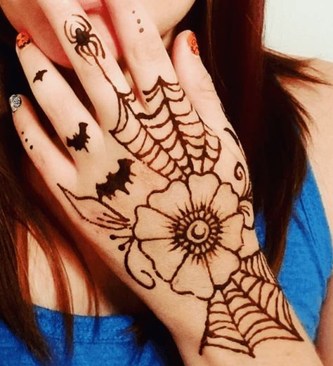 Spooky Henna Designs, Halloween Henna Tattoos, Henna Designs Halloween, Mushroom Henna Designs, Halloween Henna Design, Spooky Henna, Simple Cute Henna Designs, Goth Henna, Fall Henna