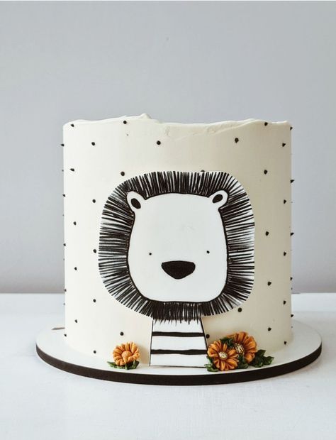 Animal Buttercream Cake, Lion Cakes For Kids, Simple Safari Cake, Safari Smash Cake, First Birthday Cake Boy, Lion Birthday Cake, Jungle Birthday Cakes, Lion Birthday Party, Wild One Cake