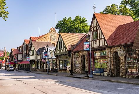 6 of the Most Overlooked Towns in Missouri - WorldAtlas Missouri Town, Missouri Vacation, Green Roof Building, Katy Trail, Downing Street, Branson Missouri, American Colonies, Ozark Mountains, Missouri River