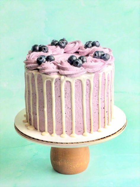 The Ultimate Blueberry Cake - Amycakes Bakes Blueberry Birthday Cake Design, Blueberry Cake Designs, Blueberry Smash Cake, Blueberry Birthday Cake, Easy Cake Designs, Blueberry Birthday, Moist Blueberry Cake, Blueberry Frosting, Cake Story