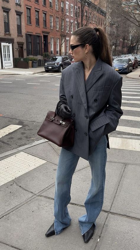 Grey Blazer Outfit Aesthetic, 90s Inspired Winter Outfits, Chic Errand Outfit, Oversized Gray Blazer Outfit, Scandinavian Business Casual, Grey And Beige Outfit, Womens Work Outfits, Fedora Hat Outfit, Autumn Outfit Aesthetic