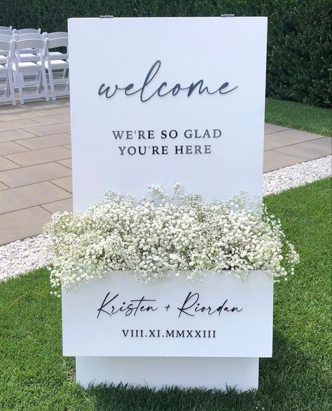 Welcome Signs With Flowers, Welcome Flower Box Sign, Welcome Sign Florals, Off White Wedding, Welcome Flowers, Wedding Mirror, Dinner Party Decorations, Wedding Signs Diy, Wedding Elements