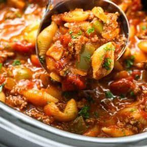 Crockpot Goulash - Spend With Pennies Enchilada Soup Crockpot, Goulash Slow Cooker, Crockpot Goulash Recipe, Crockpot Goulash, Easy Goulash Recipes, American Chop Suey, Goulash Recipe, Chili Recipe Crockpot, Goulash Recipes