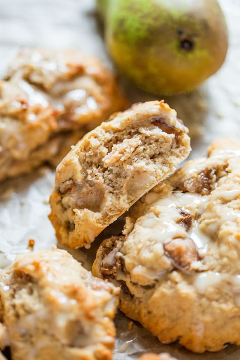 Maple Pear Scones with Maple Glaze – Annie's Noms Pear Scones, Croatian Recipes, Pear Recipes, Breakfast Pastries, Maple Glaze, Autumn Morning, Scone Recipe, Sweet Breakfast, Quick Bread