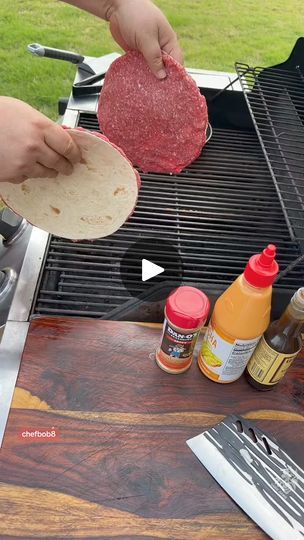 Flatbread Burger, Tortilla Burger, Burger Quesadilla, Quesadilla Burgers, Grilled Quesadilla, Meat Ideas, Hamburgers Grilled, Grilling Ideas, Bbq Ideas