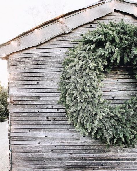 26588e932c7ccfa1df309280702fe1b5 Natal Country, Xmas Wreaths, Noel Christmas, Magical Christmas, Merry Little Christmas, Holiday Inspiration, Christmas Love, Country Christmas, Wonderful Day