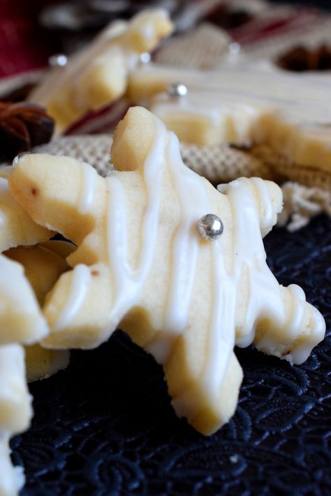 Star Anise Cookies - Lord Byron's Kitchen Anise Cookie Recipe, Holiday Baking Cookies, Icing Drizzle, Italian Butter, Anise Cookies, Cut Out Cookie Recipe, Baked Recipes, Cake Christmas, Recipes Cookies