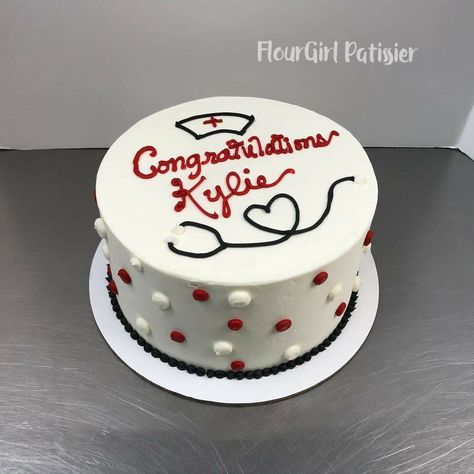 Nurse Cake Ideas Simple, Nurse Theme Cake, Paramedic Cake, Happy Birthday Nurse, Grad Centerpieces, Dr Cake, Nursing Graduation Cakes, Dentist Cake, Medical Cake