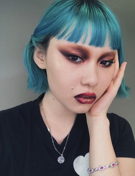 #patmcgrath #makeuplooks #creativemakeup #ombrelips #haloeye #asian #coolmakeup #editorialmakeup Grunge Halo Eye, Halo Makeup Eye, Ombré Lip, Halo Eye Makeup, Monolid Makeup, Bright Makeup, Full Makeup, Ombre Lips, Pat Mcgrath