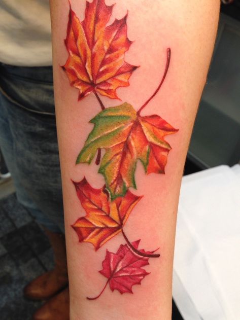 Maple Leaf Tattoos, Fall Leaves Tattoo, Small Wave Tattoo, Tato Tradisional, Leaves Tattoo, Autumn Tattoo, Leaf Tattoo, Sister Tattoo, Tattoos Geometric