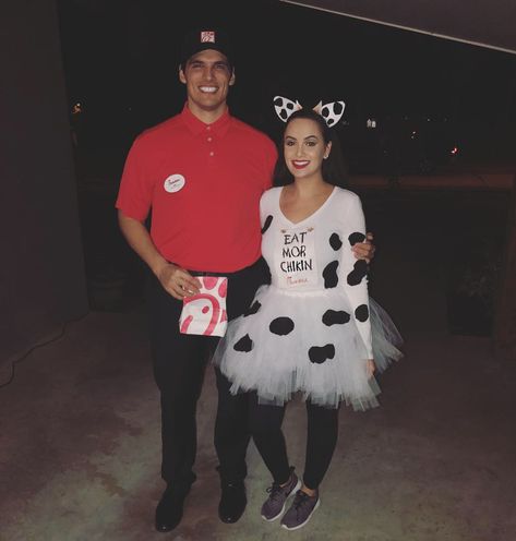 Chickfila Halloween Costumes, Chick Fil A Cow Costume, Chik Fil A Costume, Chick Fil A Costume Ideas, Chick Fil A Halloween Costume, Chickfila Costume, Cow Couple Costume, Chick Fil A Trunk Or Treat Ideas, Chick Fil A Costume