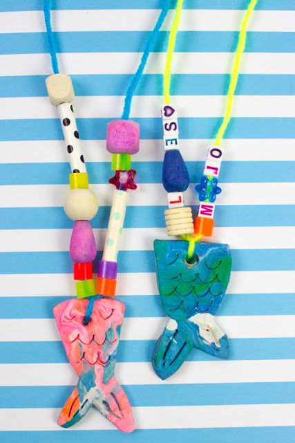 how to make clay mermaid tail necklace craft with kids- fun DiY jewelry gift idea Clay Mermaid Tail, Clay Mermaid, Mermaid Tail Necklace, Vintage Jewelry Diy, Mermaid Crafts, Gift Ide, Children's Jewelry, Diy Jewelry Gifts, Friend Crafts