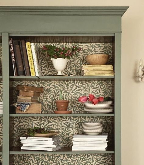 Old Bookshelves Makeover, Cottage Bookcase Ideas, Bookcase Wallpaper Back, Book Shelf Paint Ideas Colour, Flipped Bookshelf, Painted Bookcase With Wallpaper, Wallpaper Shelves Bookshelves, Diy Bookcase Makeover Ideas, Painted Bookshelves With Wallpaper