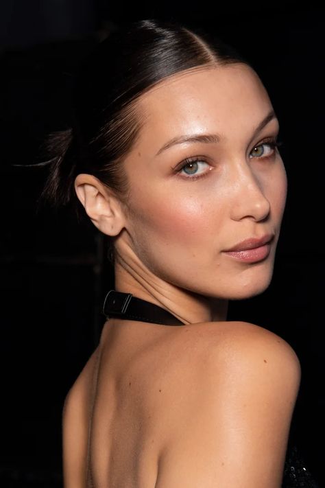 Highlights Wallpaper, Bella Hadid Makeup, Sun In Libra, Quotes Aesthetics, Isabella Hadid, Vintage Wallpapers, Bella Gigi Hadid, Pinterest Trends, Trends Magazine