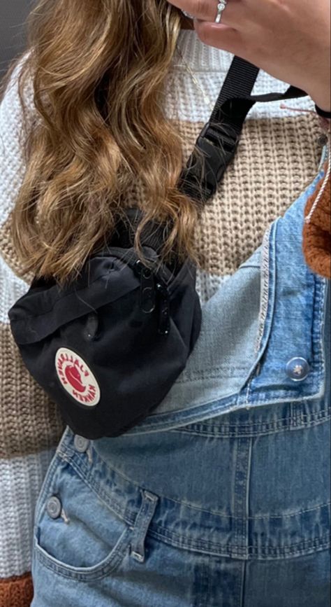 Fjallraven Kanken Fanny Pack, Fjallraven Fanny Pack, Kanken Hip Pack Outfit, Kanken Hip Pack, Hip Pack Outfit, Kanken Aesthetic, Fannypack Outfit, Hip Bag Outfit, Fanny Pack Aesthetic