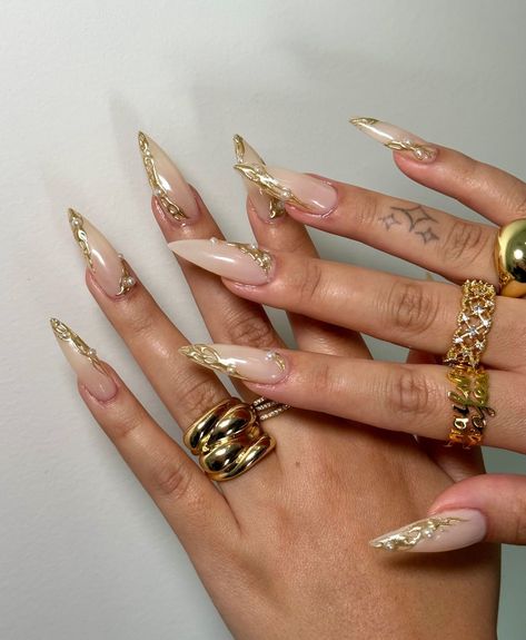 Nails With Gold Accent, Gold Accent Nails, Gold Accent Nail, Acrylic Nails Stiletto, Gold Acrylic Nails, Formal Nails, Heart Nail, Colored Acrylic Nails, Glow Nails