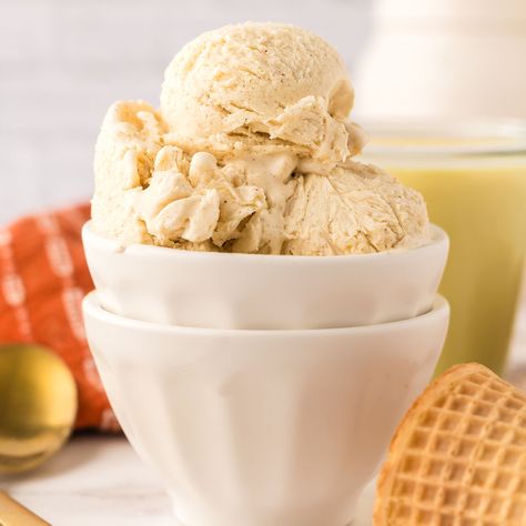 Eggnog Ice Cream Recipe, Italian Pasta Bake, Eggnog Ice Cream, Alcoholic Eggnog, Holiday Ice Cream, Peppermint Ice Cream, Apple Cinnamon Rolls, Slow Cooker Ham, Homemade Eggnog