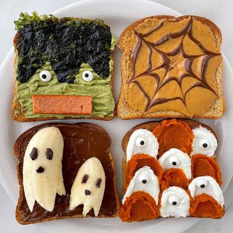 Sunny Yue on Instagram: "Halloween Toasts 👻🪦🕸🧟‍♀️ are you looking for some toast inspiration? I’ve got you covered with 4 different halloween inspired toasts! This definitely put me in that halloween spirit🎃 Toast ideas: 🕸Spider web: peanut butter, nutella 👻Ghosts: nutella, banana shaped ghosts, cocoa nibs 🧑‍🎤Frankenstein: mashed avocado, seaweed, sausage 🎃Town: pumpkin purée, yogurt comment below which toast is your favourite!!!👇🏼👇🏼 ____________ #toastinspiration #halloween #hallo Halloween Bagel Ideas, Weird Breakfast Ideas, Halloween Avocado Toast, Cute Toast Ideas, Halloween Toast Ideas, Halloween French Toast, Halloween Breakfast Food Ideas, Halloween Grilled Cheese, Toasts Ideas