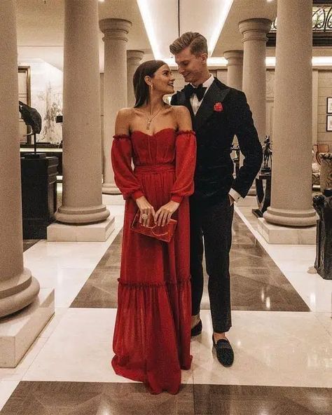 21 Cruise Outfits for Couples to Wear on Their Cruise Trip Couple Dresses, Homecoming Pictures, Photography Couple, Couple Dress, Stylish Couple, Red Chiffon, Prom Photos, Cruise Outfits, Photography Lighting