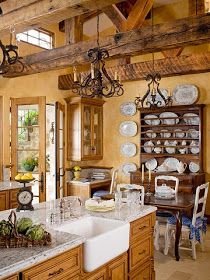 Depósito Santa Mariah: Inspiradas Nas Cozinhas Do Campo! French Country Style Kitchen, Vaulted Ceiling Kitchen, Deco Champetre, French Country Kitchens, Casa Country, French Country Farmhouse, Ideas Hogar, Country Style Kitchen, French Country Kitchen