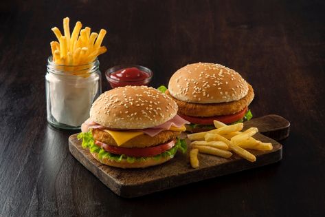 Zomato Food Photography, Food Items Images, Fast Food Photography Ideas, Fast Food Pictures, Burger Food Styling, Burger Restaurant Photography, Pizza Image, Burger French Fries, Burger Eating Photography