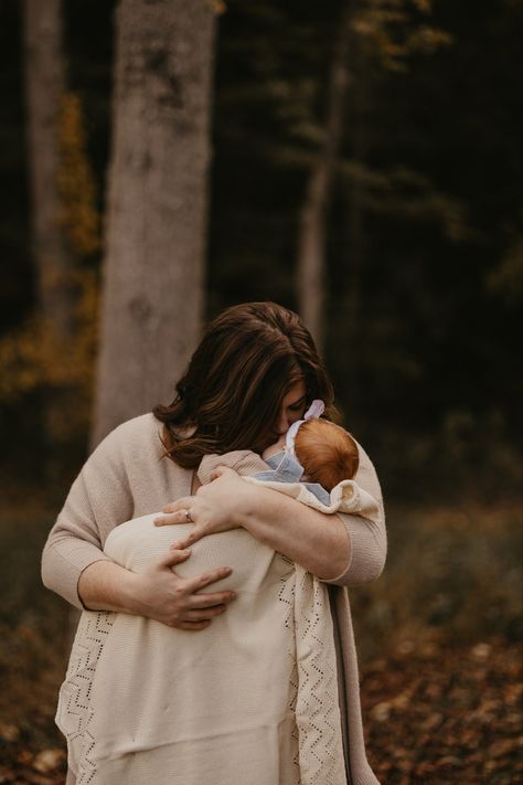 Family Photos Not Showing Faces, Hidden Baby Face Photos, Baby Pictures Without Showing Face, Family Photos Without Showing Baby Face, No Face Baby Pictures, Baby Photos Without Showing Face, Birth Announcement Photos No Face, No Face Birth Announcement, Newborn Photos Without Showing Face