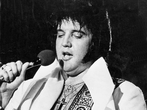 It wasn’t constipation that killed Elvis Presley - Villages-News.com Elvis Presley Fat, Elvis Presley Heartbreak Hotel, Elvis Presley's Birthday, Fat Elvis, Elvis Presley Graceland, King Elvis Presley, Michael Hutchence, Heartbreak Hotel, Elvis Movies