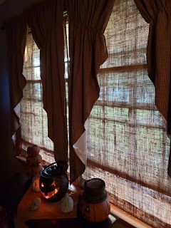 Diy Window Valance, Primitive Windows, Burlap Window Treatments, Shade Tutorial, Diy Window Shades, Primitive Decor Ideas, Valance Patterns, Primitive Curtains, Diy Window Treatments