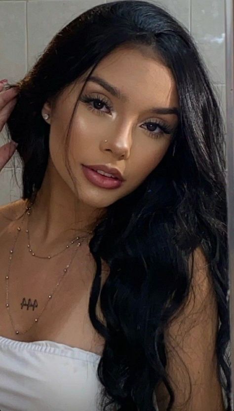 Jet Black Hair, Makeup Is Life, Self Portrait Poses, Model Aesthetic, Selfie Ideas Instagram, Girl Inspiration, Natural Face, Poses For Photos, Instagram Photo Inspiration