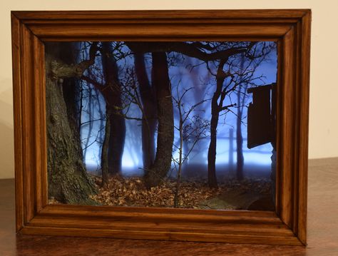 DSC_0215 Picture Frame Diorama, Creepy Diorama, Miniature Diaroma, Shelf Diorama, Horror Diorama, Movie Diorama, Diaroma Ideas, Forest Diorama, Shadow Box Kunst