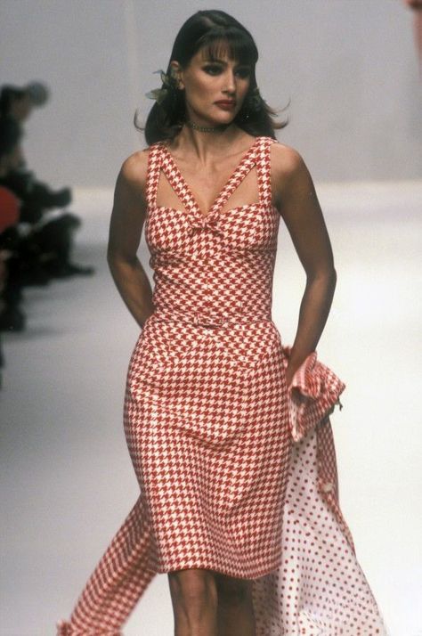 Brenda Schad, 1990s Dress, Vintage Runway, Emanuel Ungaro, 1990s Fashion, Couture Runway, 1920s Fashion, Runway Show, 80s Fashion