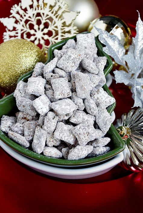 15 Minute Puppy Chow Peanut Butter Muddy Buddies, Reindeer Chow, Gluten Free Holiday, Iowa Girl Eats, Puppy Chow, Chex Mix, Chocolate Peanuts, Chow Chow, Sweets Treats