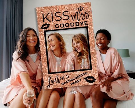 Photo Backdrop Frame, Goodbye Photos, Gold Bridal Shower Decorations, Gold Bachelorette Party Decorations, Lingerie Rosa, Kiss The Miss Goodbye, Bachelorette Party Photo, Gold Bachelorette Party, Gold Bachelorette