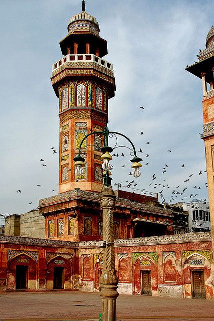 Wazir Khan Mosque, Pakistan Tourism, Pakistan Art, Umrah Package, Pakistani Art, Beautiful Mosque, Pakistan Culture, Pakistan Travel, Religious Architecture