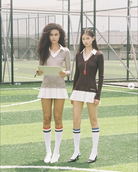 University Tees, Model Inspo, Miniskirt Outfits, Athletic Style, Pleated Mini Dress, 가을 패션, Strike A Pose, Lookbook Outfits, Fashion Killa