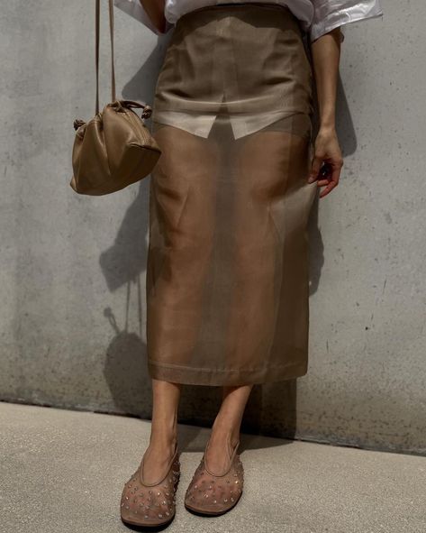 Think of a sheer skirt as an additional layer rather than the sole garment. @modeetchien shows us how with the Peri skirt. #TheFrankieShop #FrankieForAll #FrankieGirl Sheer Skirt Layer, 2025 Outfit, Transparent Outfit, Sheer Layering, Organza Skirt, The Frankie Shop, Frankie Shop, Sheer Skirt, Layering