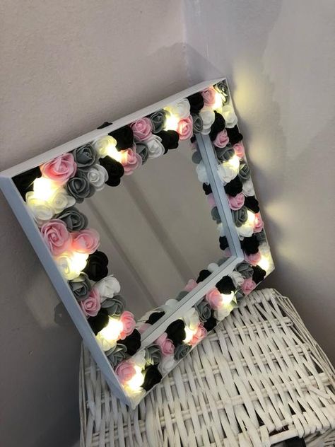 Diy Floral Mirror, Decorated Mirror, Light Up Mirror, Glam Mirror, Mirror Frame Diy, Floral Mirror, Flower Mirror, Wall White, Pinterest Room Decor