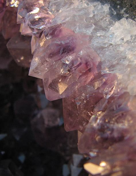 Annkelliott Colorful Rocks, The Crystals, Crystal Aesthetic, Pretty Rocks, Cool Rocks, Crystal Magic, Beautiful Rocks, Mineral Stone, Minerals And Gemstones