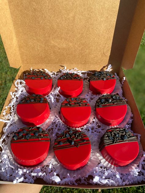 Red And Black Chocolate Covered Pretzels, Red Halloween Treats, Red Black And Gold Treat Table, Red Black And White Dessert Table, Red And Black Dessert Table Ideas, Red And Black Rice Krispie Treats, Red Dessert Table Ideas, Red And Black Cookies, Black And Red Candy Table