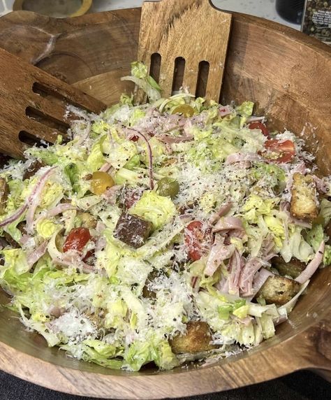 1905 Salad Recipe, 1905 Salad, Croutons Homemade, Best Salad Recipes, Easy Salad Recipes, Salad Side Dishes, Dinner Salads, Salad Dressing Recipes, Fresh Salads